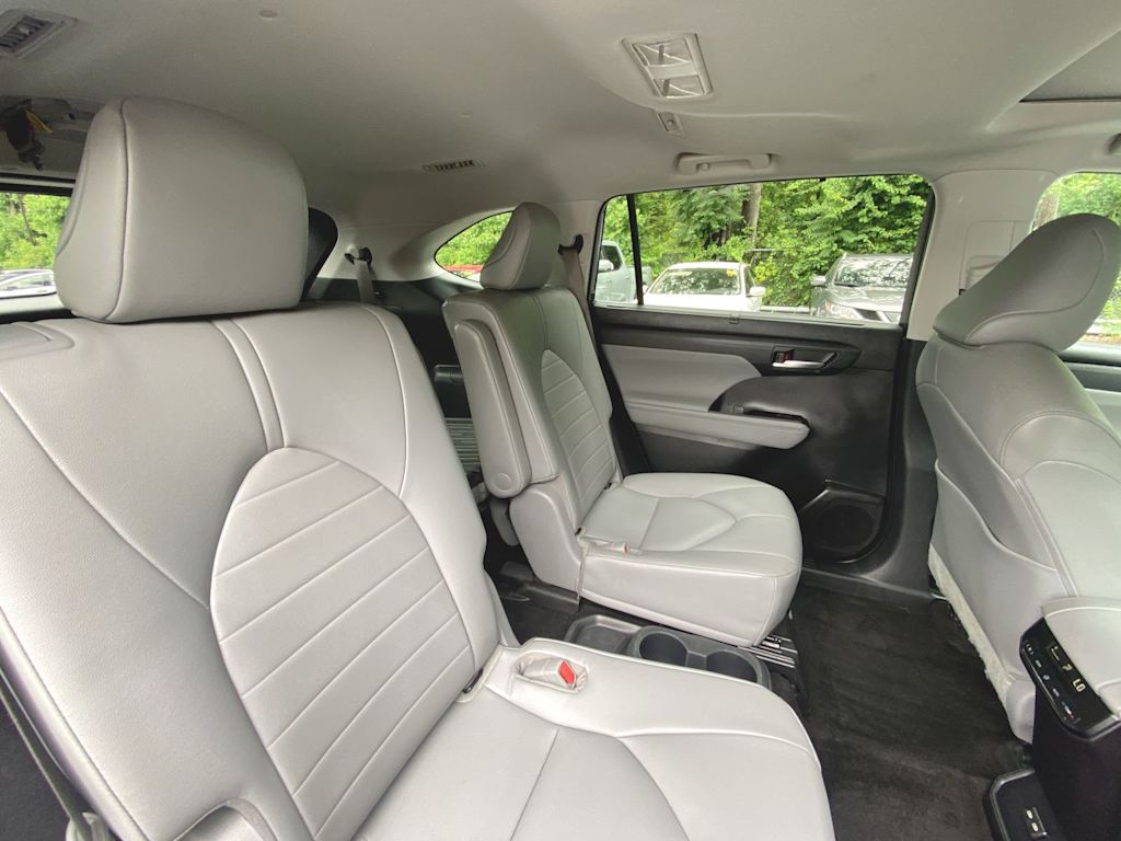 2023 Toyota Highlander XLE 29