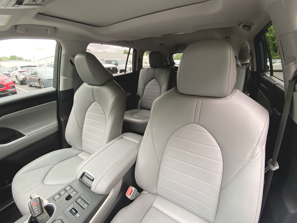 2023 Toyota Highlander XLE 9
