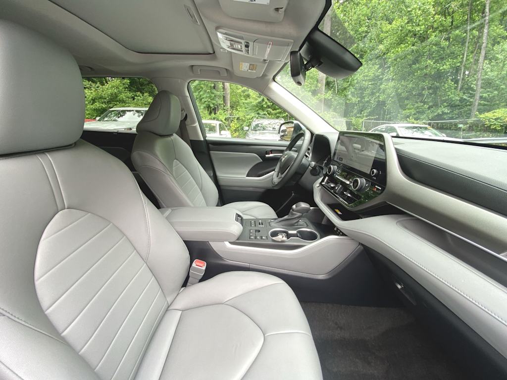 2023 Toyota Highlander XLE 27