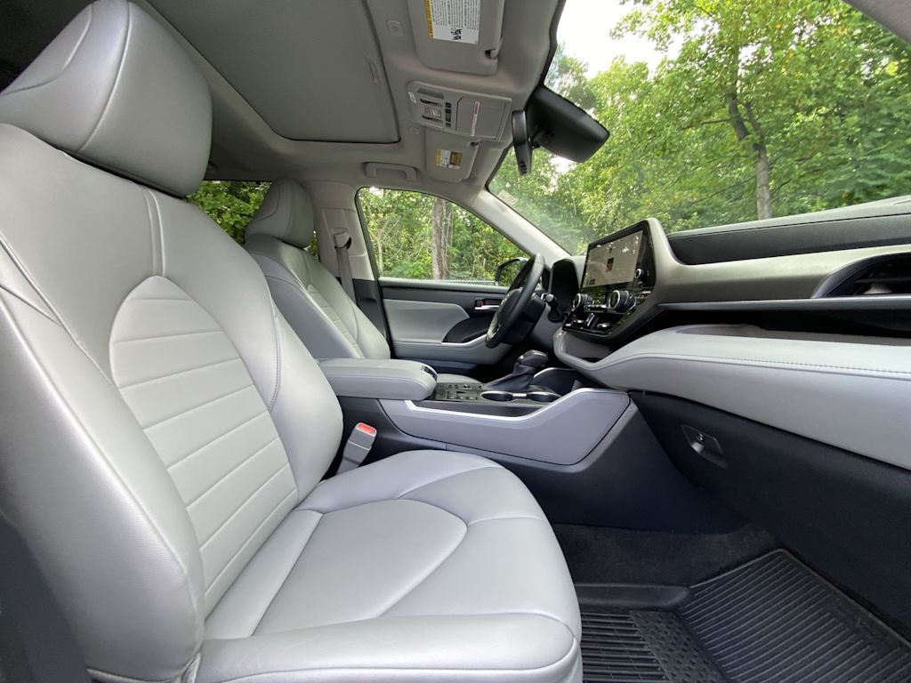 Thumbnail: 2023 Toyota Highlander - 31