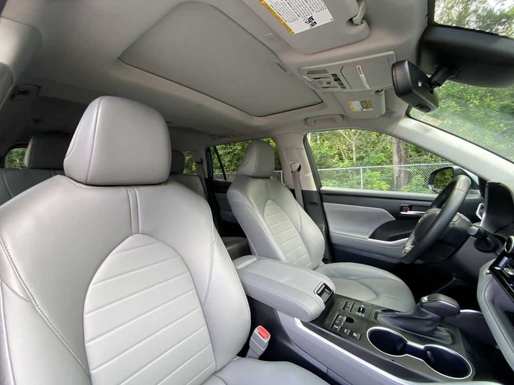 Thumbnail: 2023 Toyota Highlander - 32