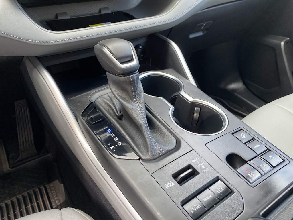 Thumbnail: 2023 Toyota Highlander - 15