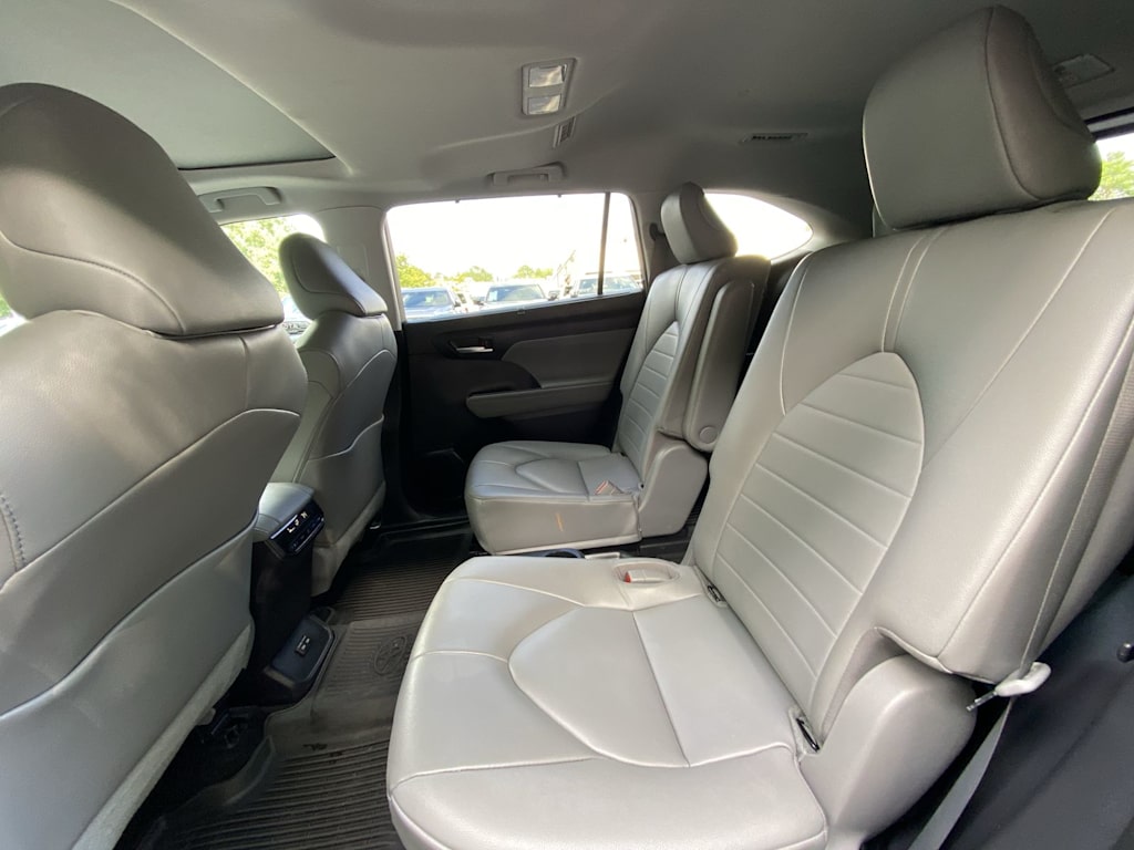 Thumbnail: 2023 Toyota Highlander - 12