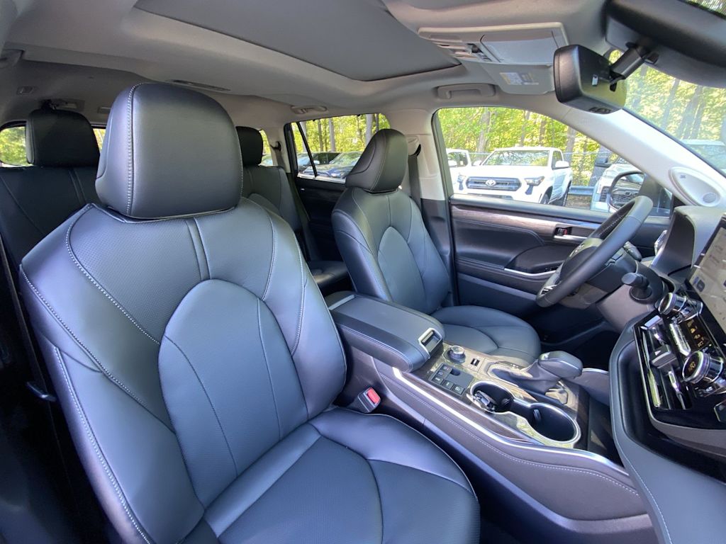 Thumbnail: 2026 Toyota Highlander - 45