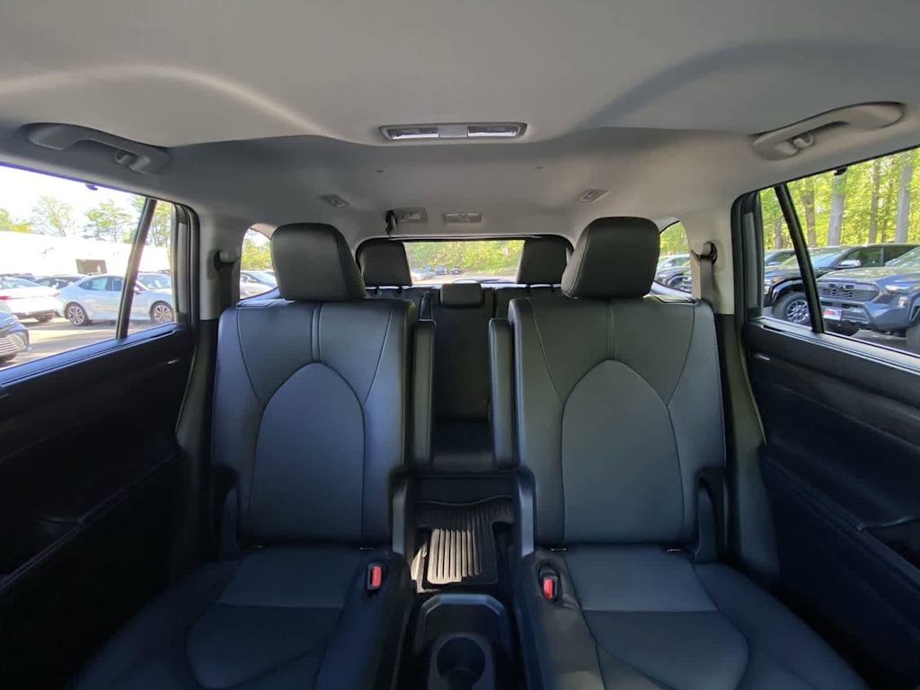 Thumbnail: 2026 Toyota Highlander - 49