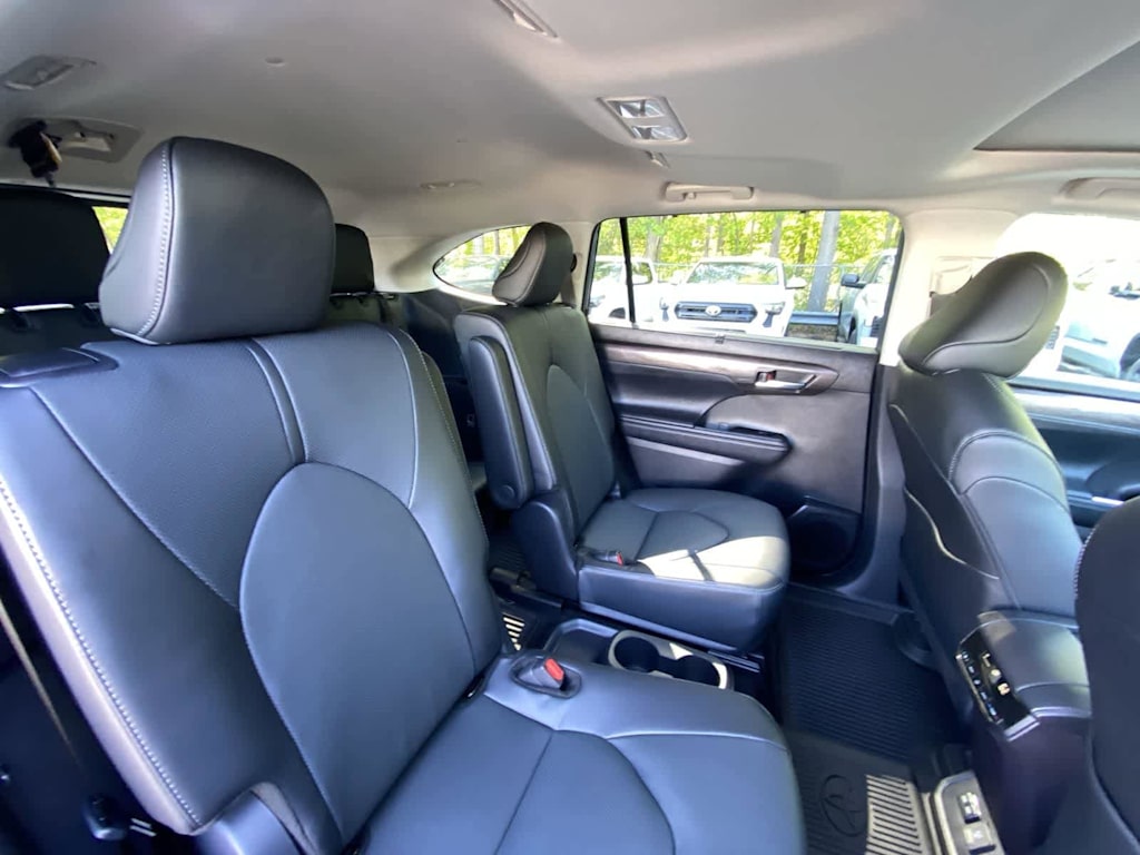 Thumbnail: 2026 Toyota Highlander - 48