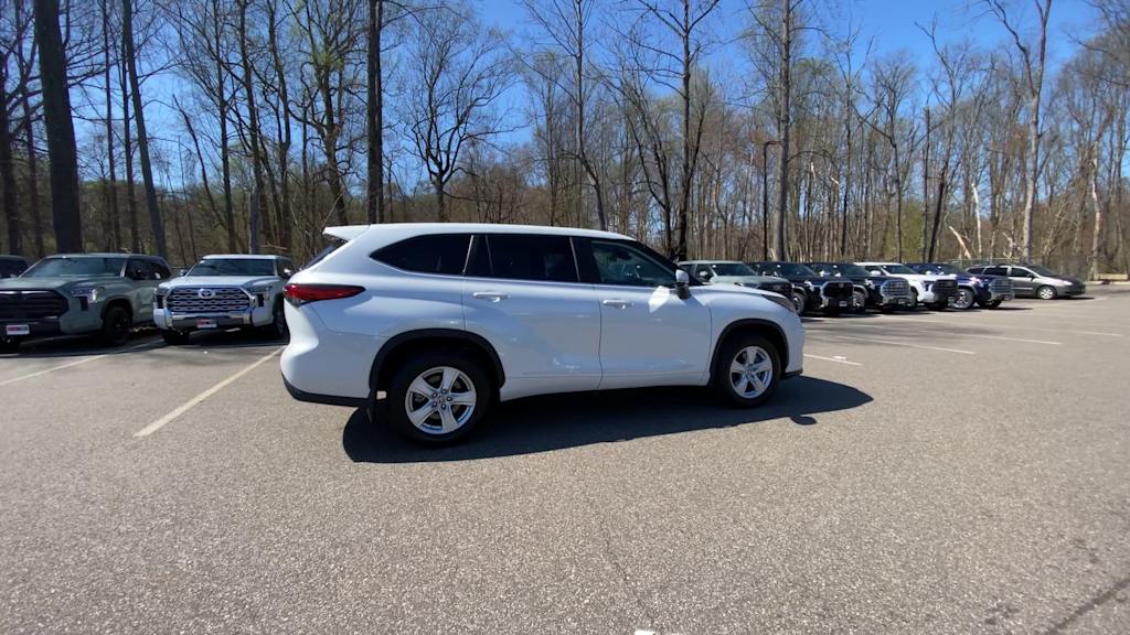Thumbnail: 2023 Toyota Highlander - 5