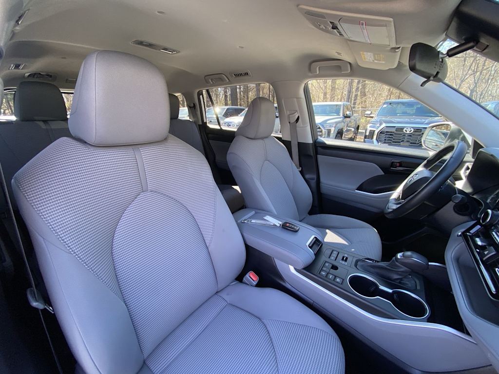 Thumbnail: 2023 Toyota Highlander - 22