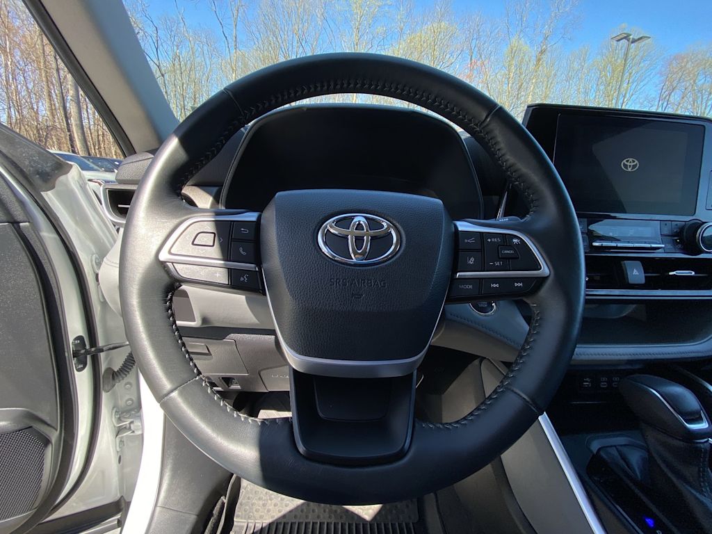 Thumbnail: 2023 Toyota Highlander - 7