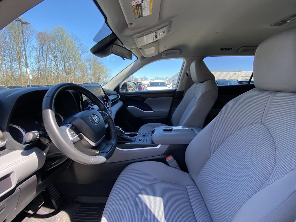 Thumbnail: 2023 Toyota Highlander - 8