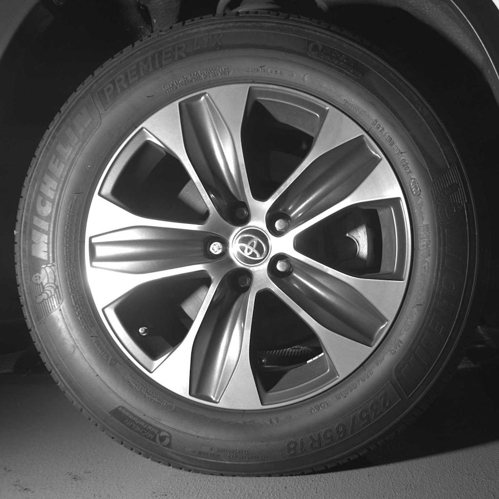 Thumbnail: 2023 Toyota Highlander - 16