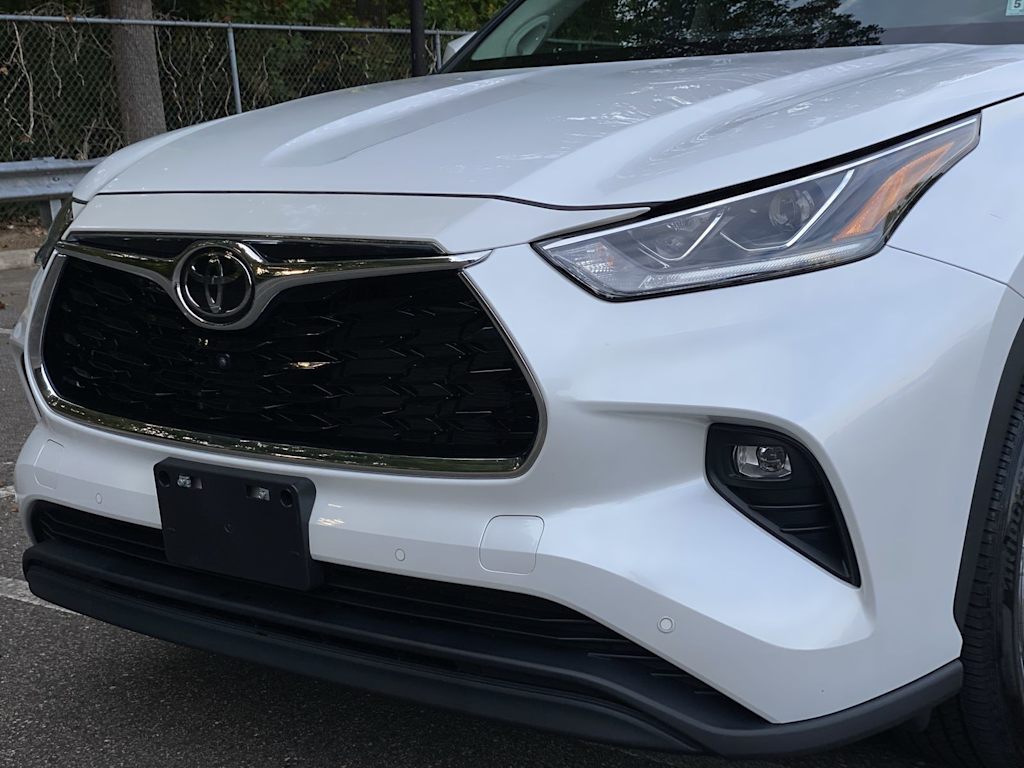 Thumbnail: 2023 Toyota Highlander - 27