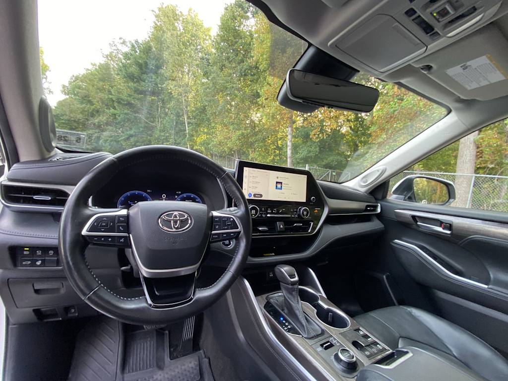 Thumbnail: 2023 Toyota Highlander - 10