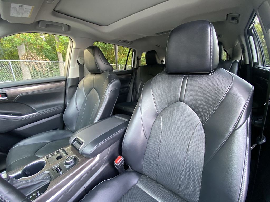 Thumbnail: 2023 Toyota Highlander - 12