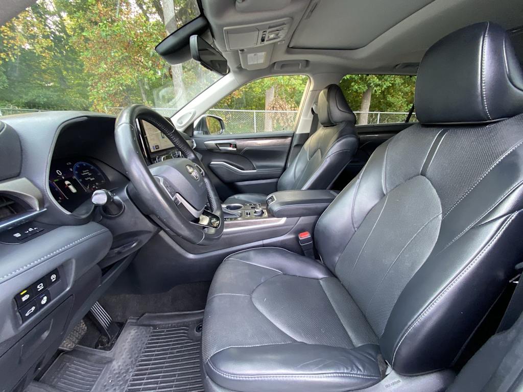 Thumbnail: 2023 Toyota Highlander - 11