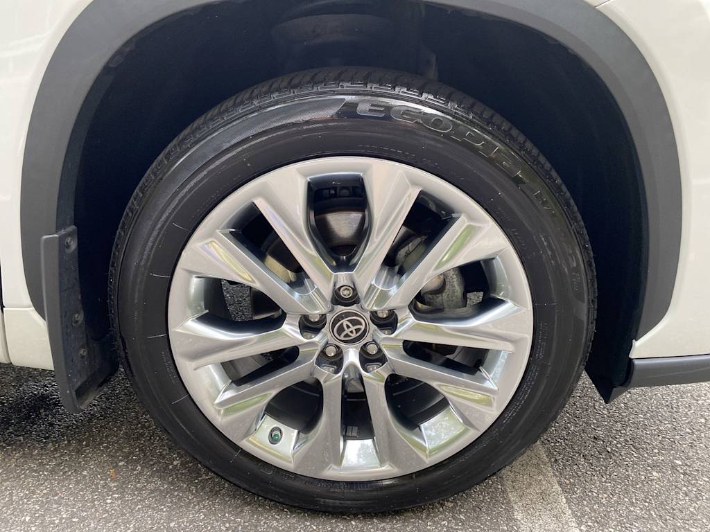Thumbnail: 2023 Toyota Highlander - 32