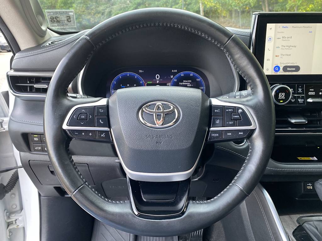Thumbnail: 2023 Toyota Highlander - 14