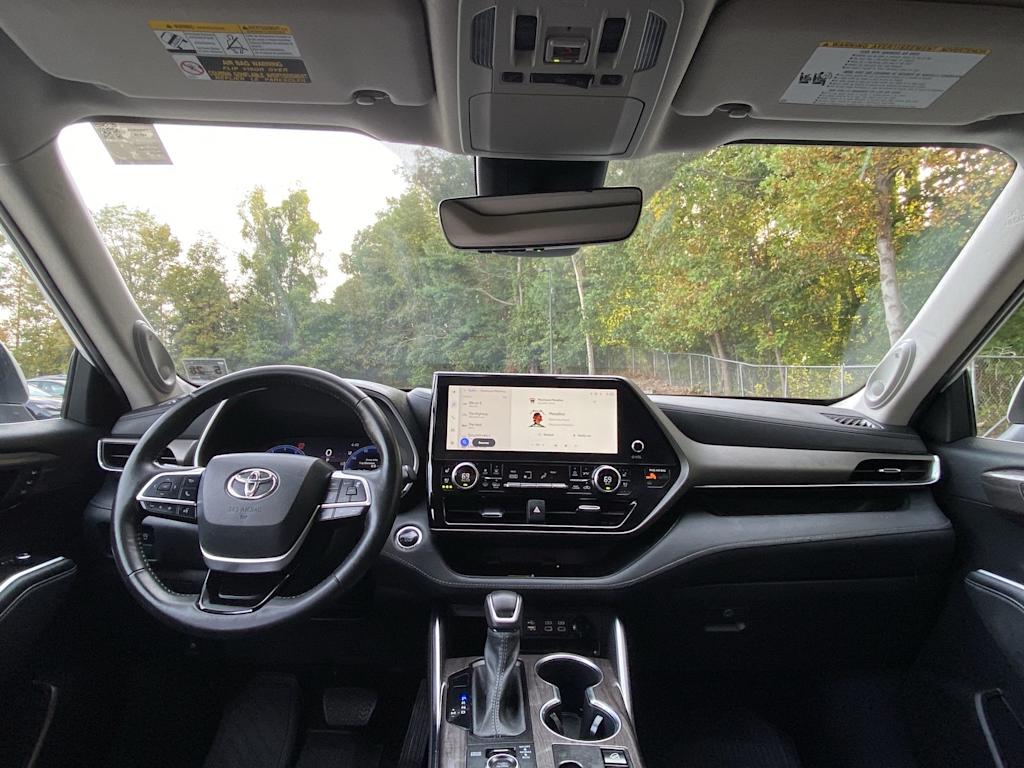 Thumbnail: 2023 Toyota Highlander - 2