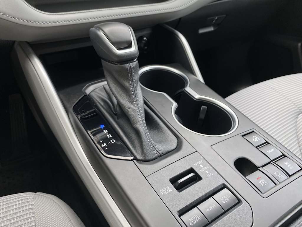 Thumbnail: 2023 Toyota Highlander - 15