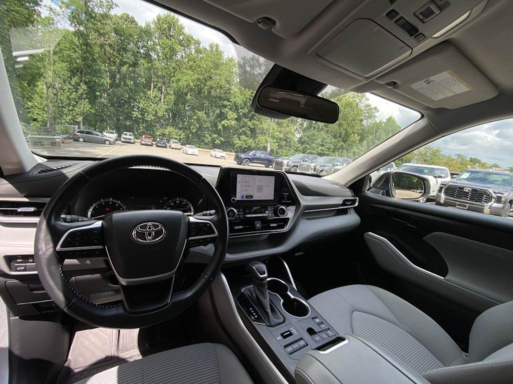 Thumbnail: 2023 Toyota Highlander - 9