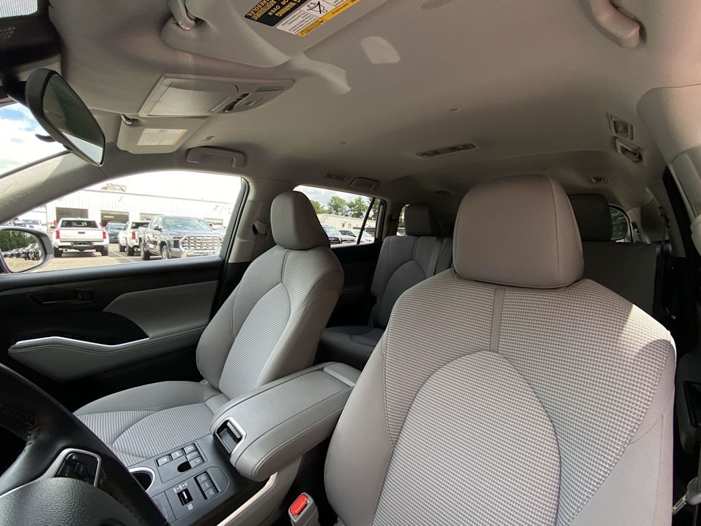 Thumbnail: 2023 Toyota Highlander - 11