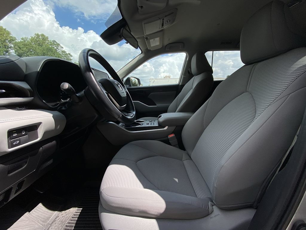Thumbnail: 2023 Toyota Highlander - 10