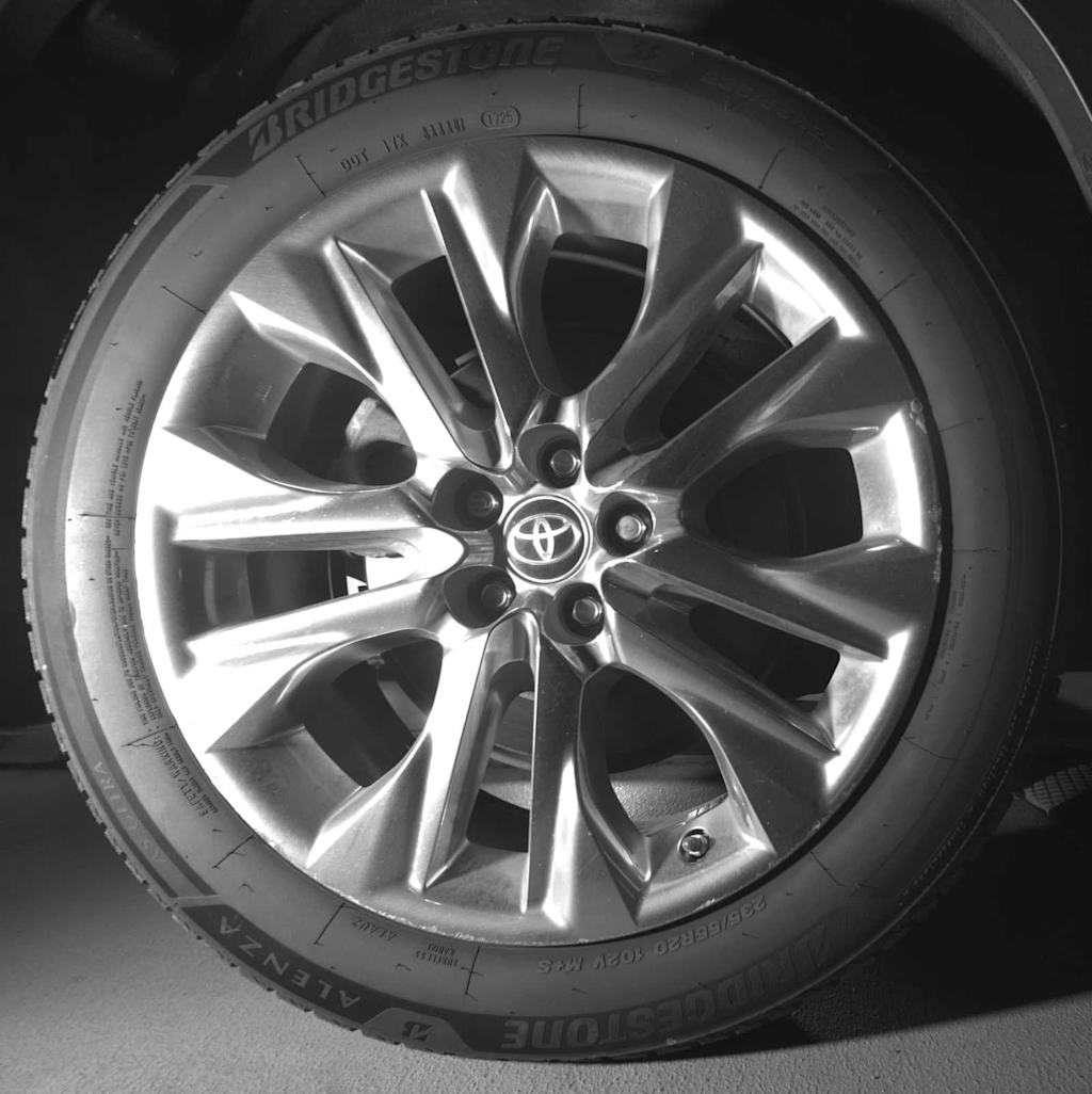 Thumbnail: 2023 Toyota Highlander - 14