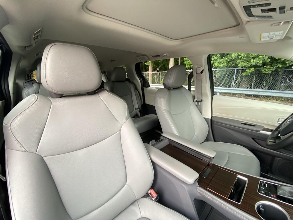 Thumbnail: 2023 Toyota Sienna - 32