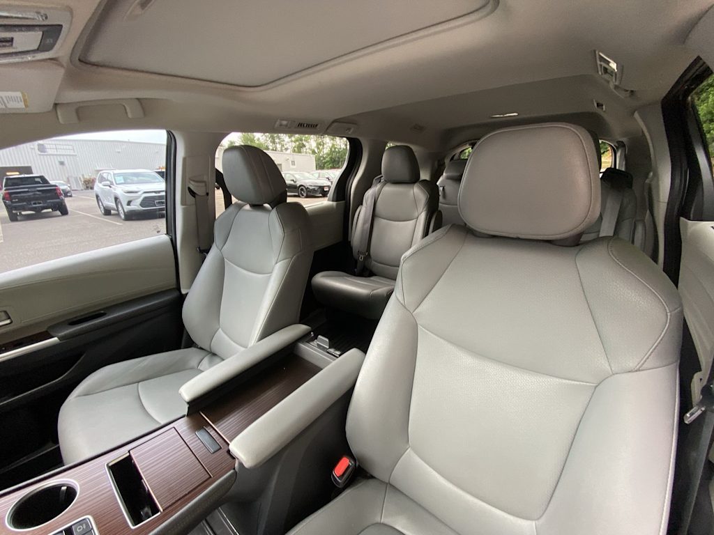 Thumbnail: 2023 Toyota Sienna - 11