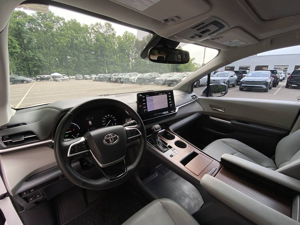 Thumbnail: 2023 Toyota Sienna - 9