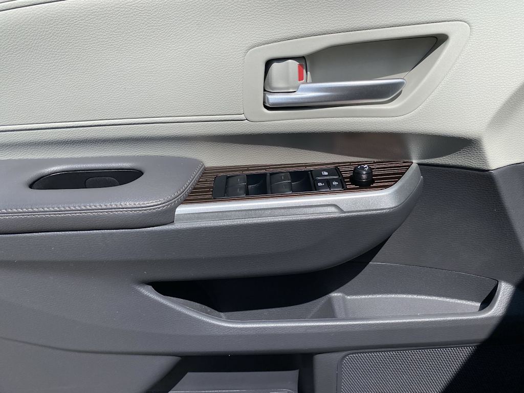 Thumbnail: 2021 Toyota Sienna - 24