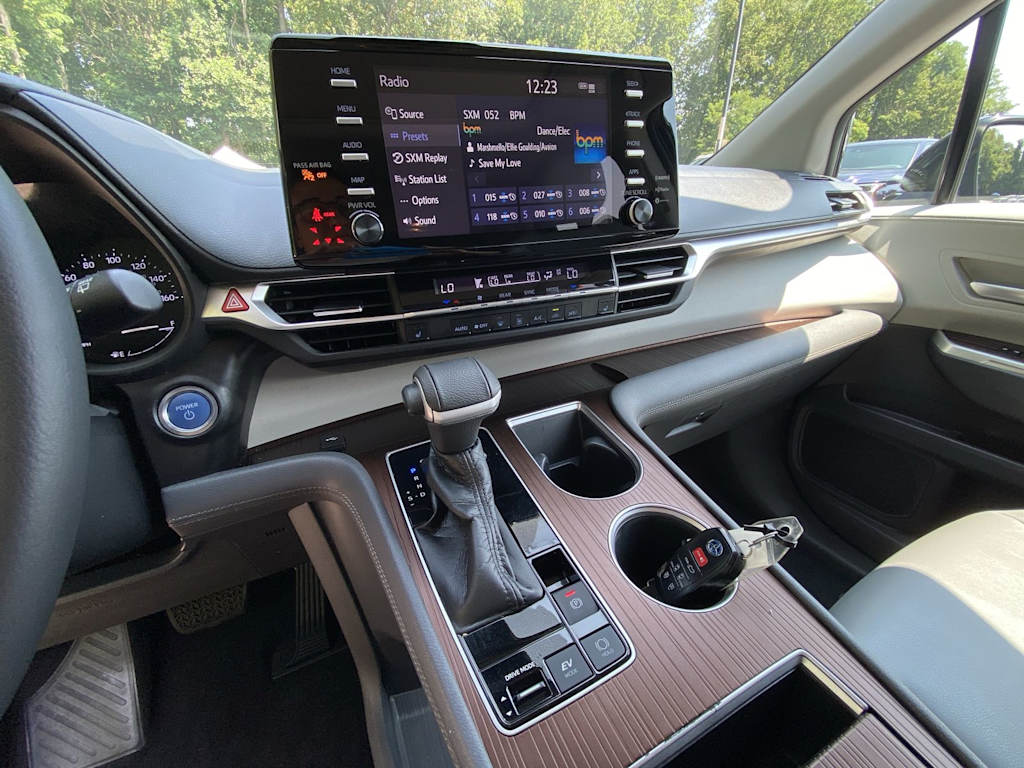 Thumbnail: 2021 Toyota Sienna - 8