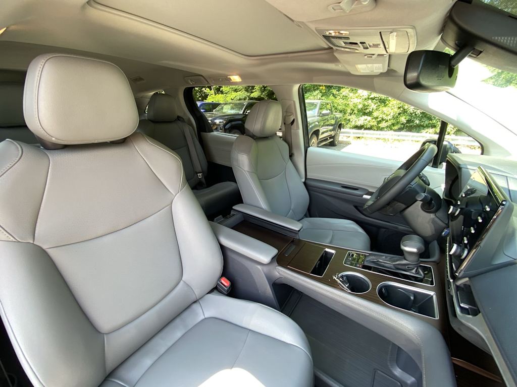 Thumbnail: 2021 Toyota Sienna - 26