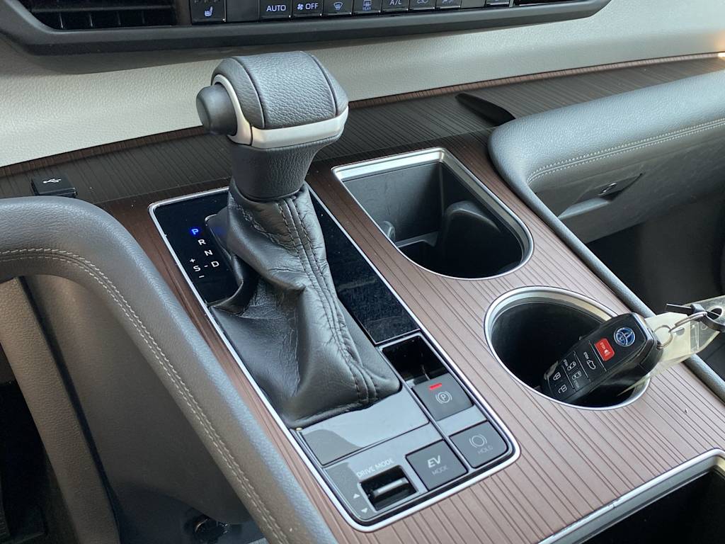Thumbnail: 2021 Toyota Sienna - 14
