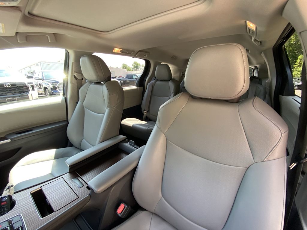 Thumbnail: 2021 Toyota Sienna - 10
