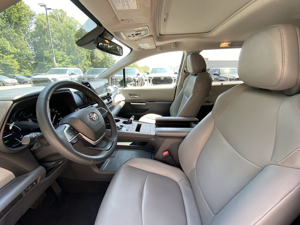 Thumbnail: 2021 Toyota Sienna - 9