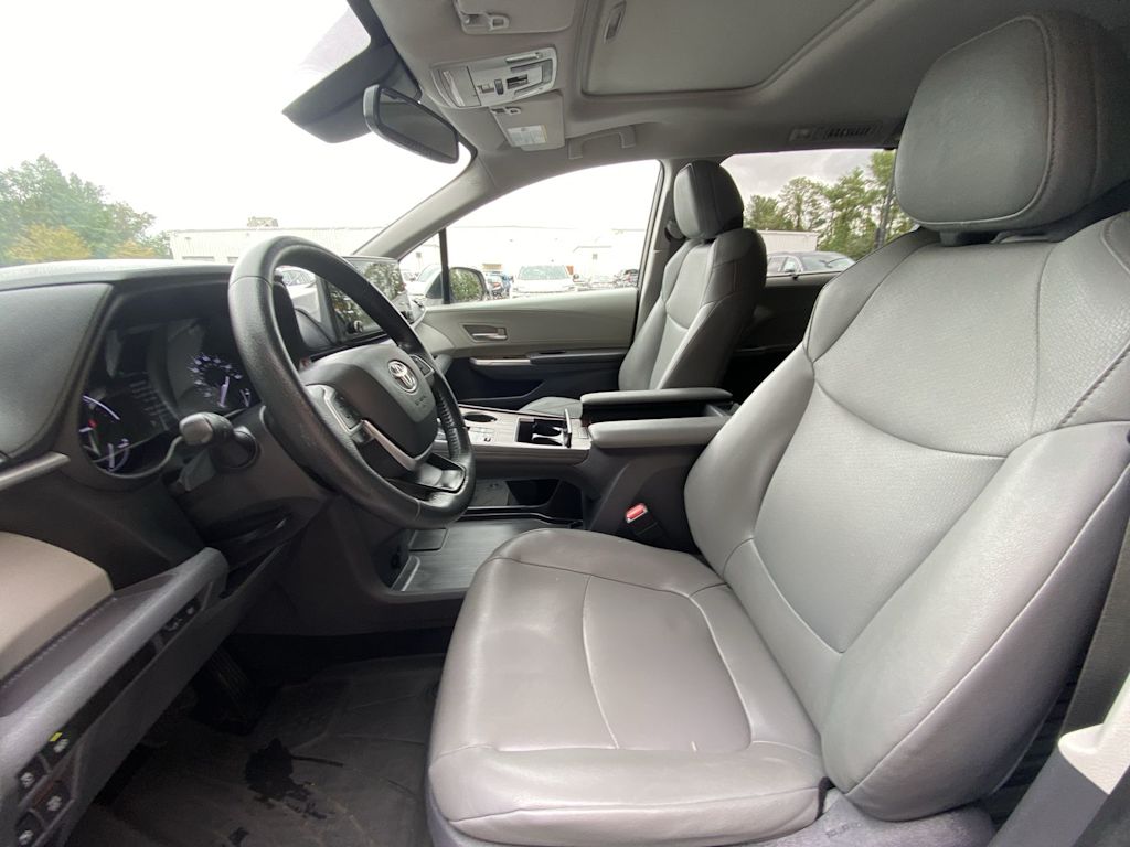Thumbnail: 2021 Toyota Sienna - 11