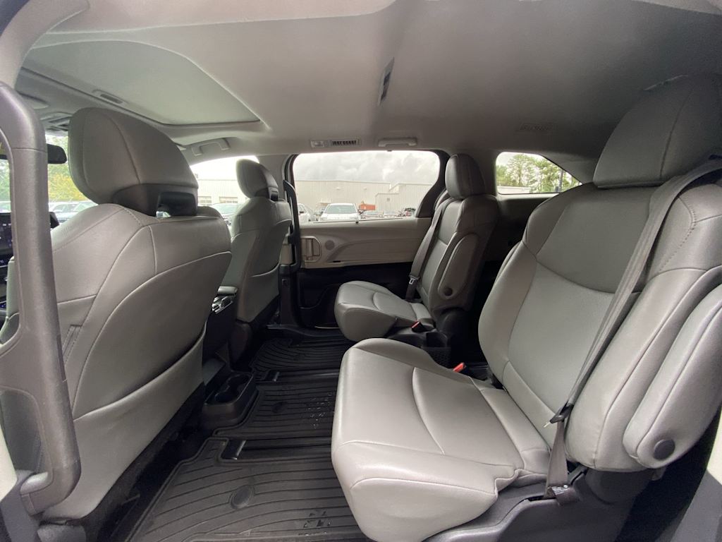 Thumbnail: 2021 Toyota Sienna - 12