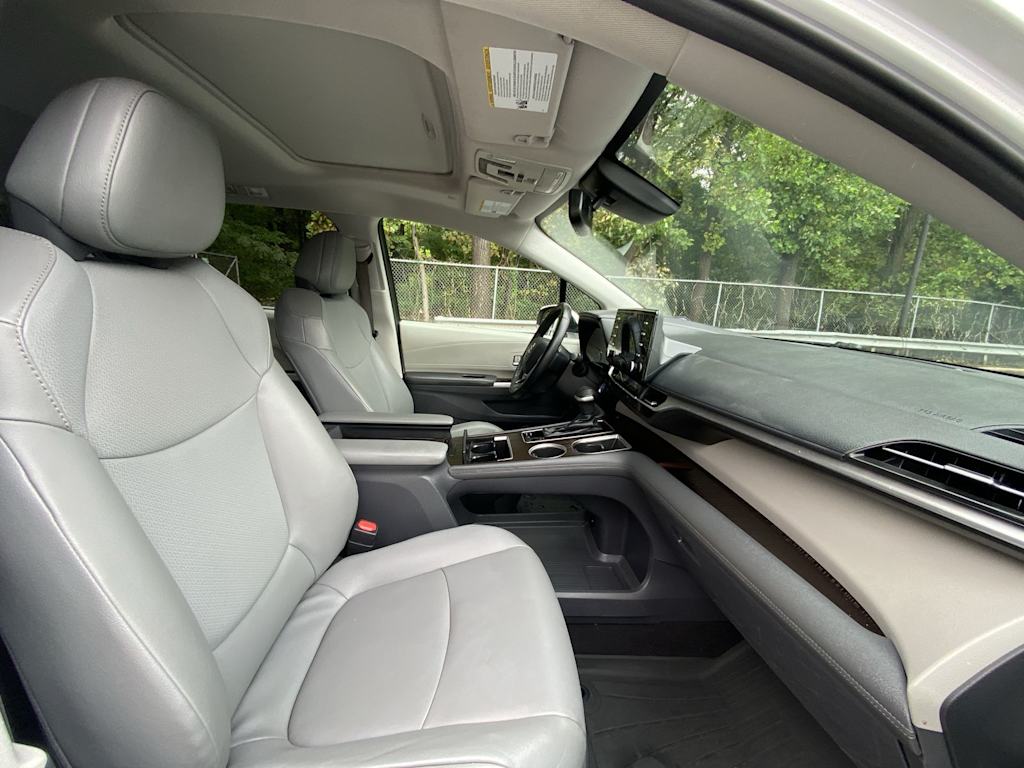 Thumbnail: 2021 Toyota Sienna - 33