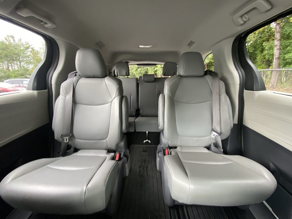 Thumbnail: 2021 Toyota Sienna - 10