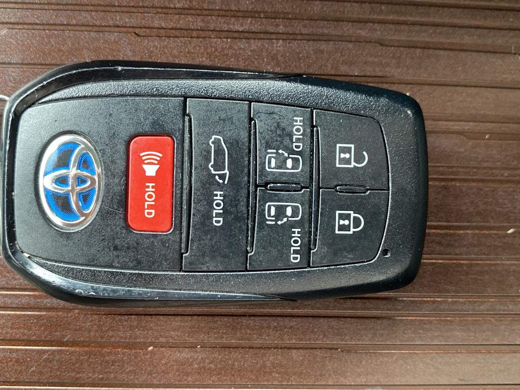 Thumbnail: 2021 Toyota Sienna - 18