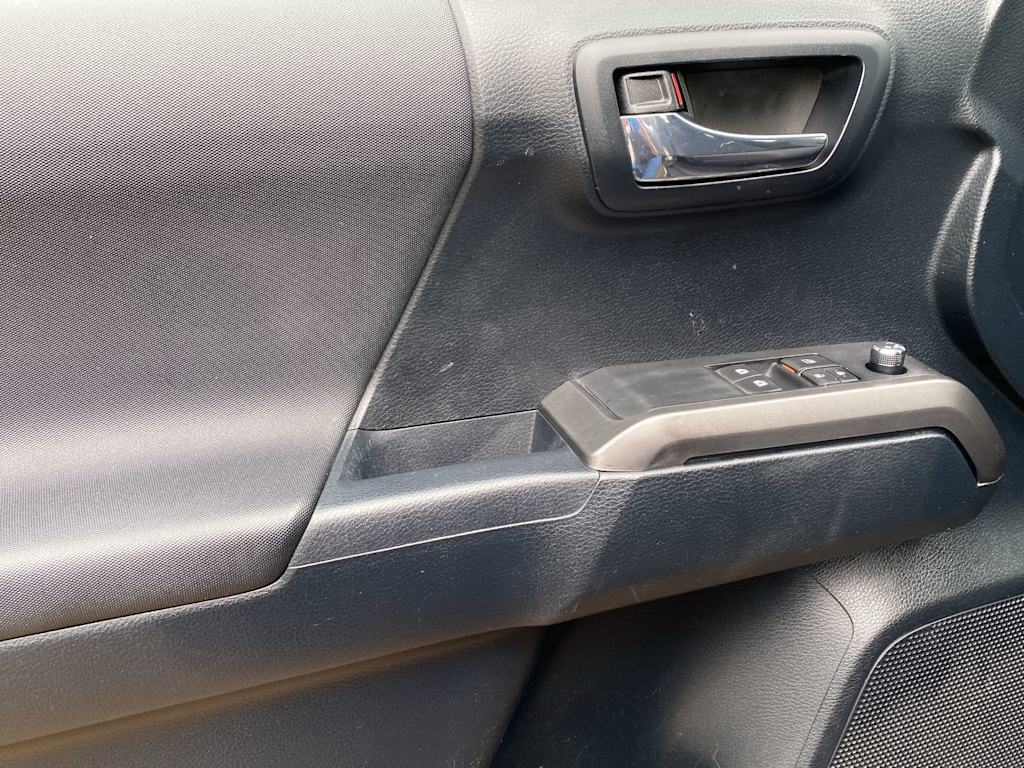 Thumbnail: 2016 Toyota Tacoma - 23