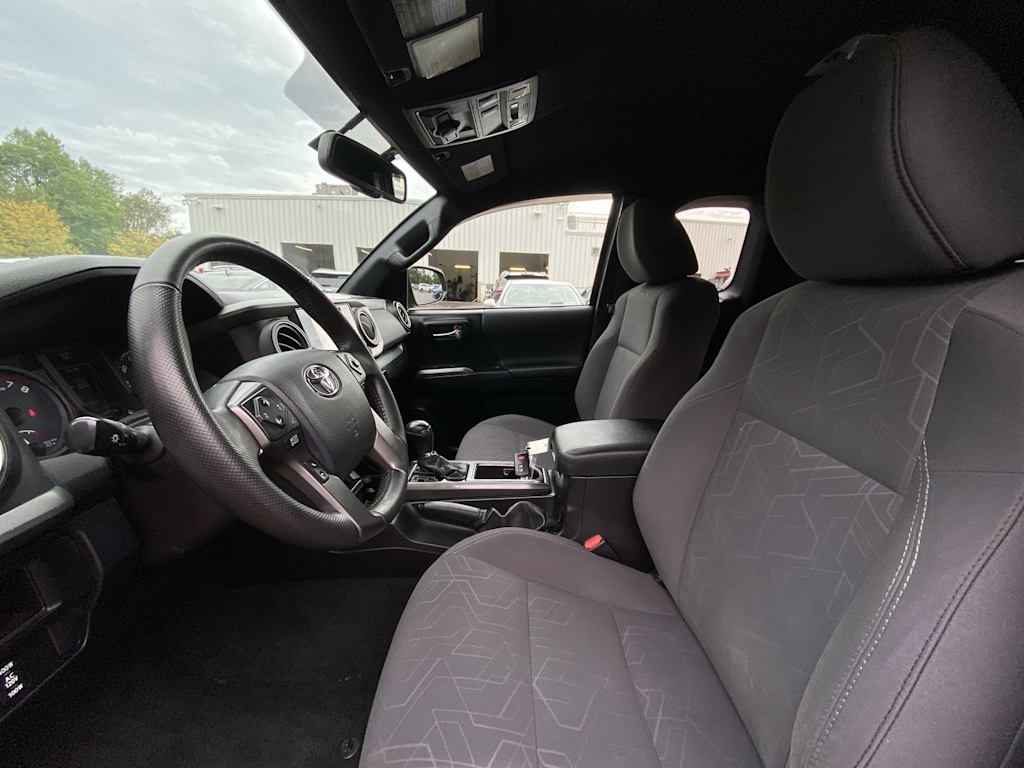 Thumbnail: 2016 Toyota Tacoma - 9