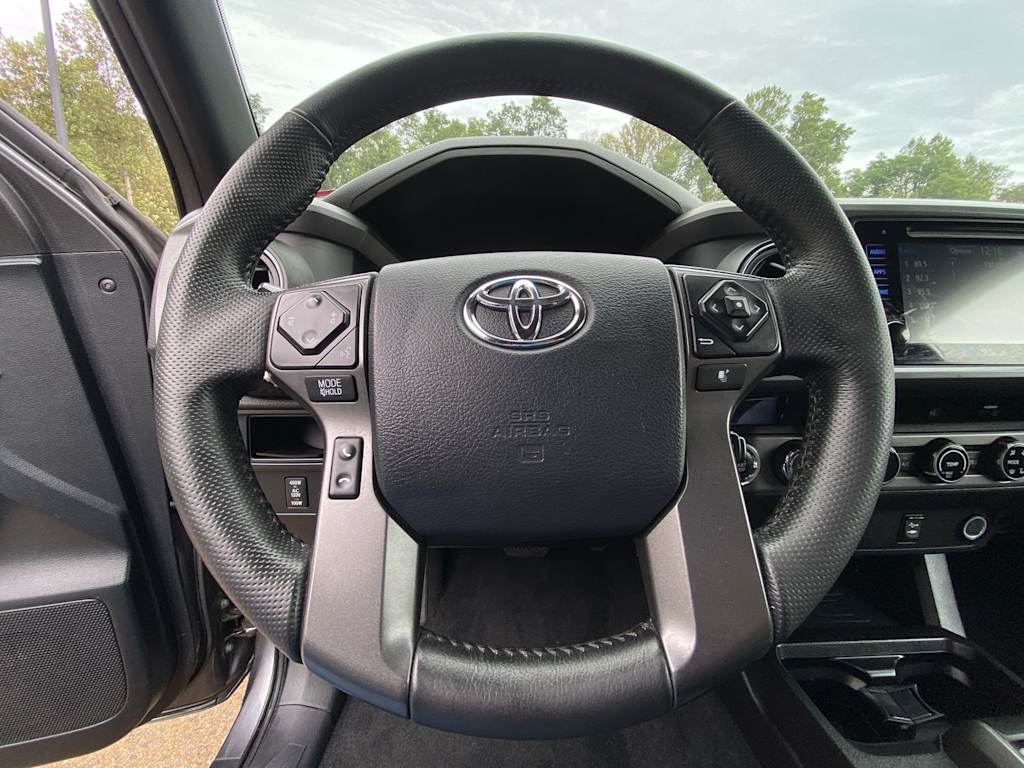 Thumbnail: 2016 Toyota Tacoma - 8