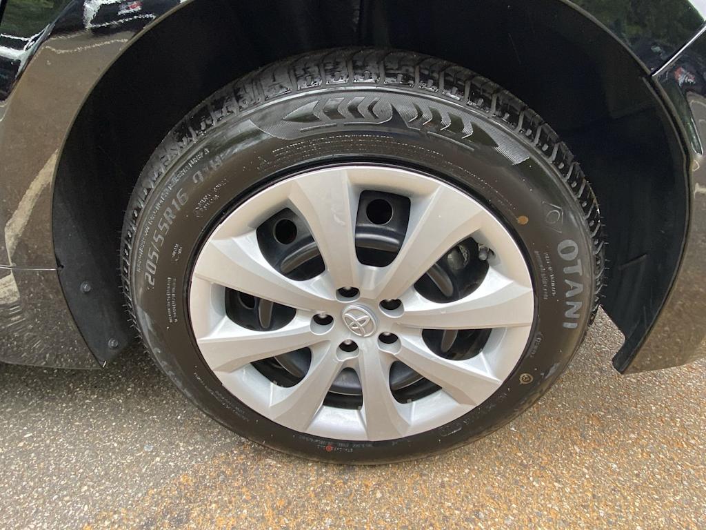 Thumbnail: 2023 Toyota Corolla - 18