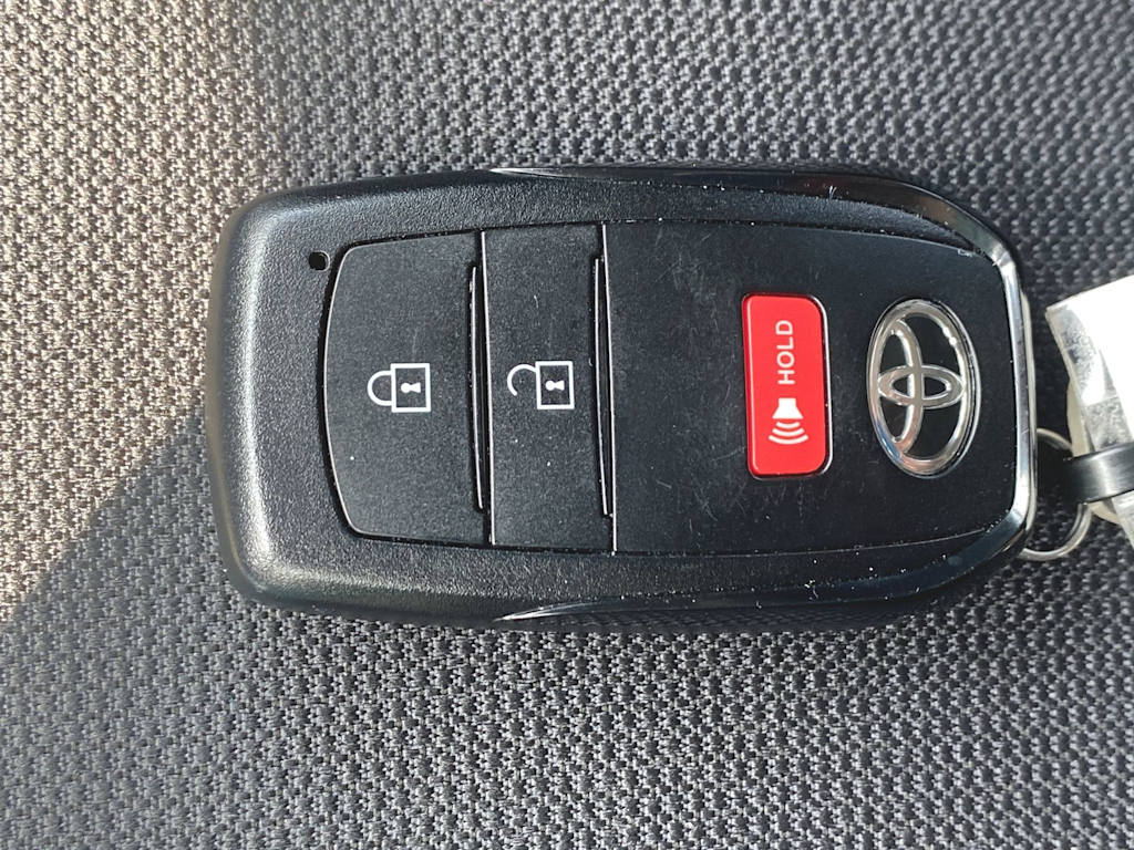 2024 Toyota Corolla Cross LE 16