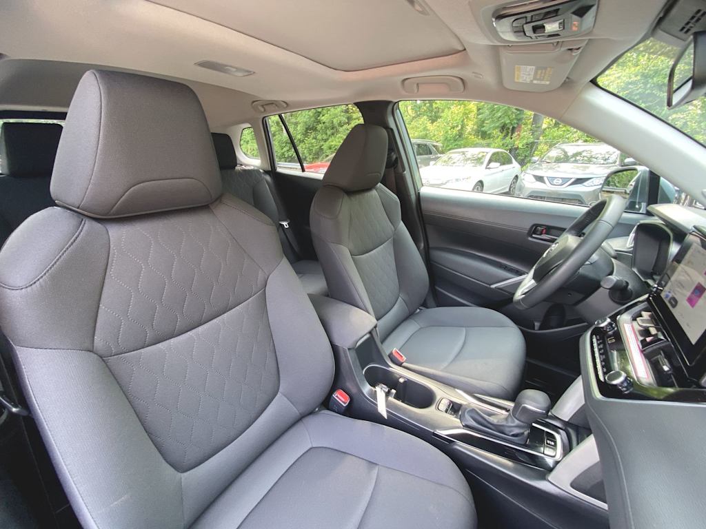 2024 Toyota Corolla Cross LE 28