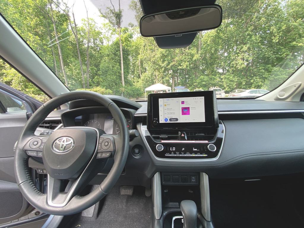 2024 Toyota Corolla Cross LE 2