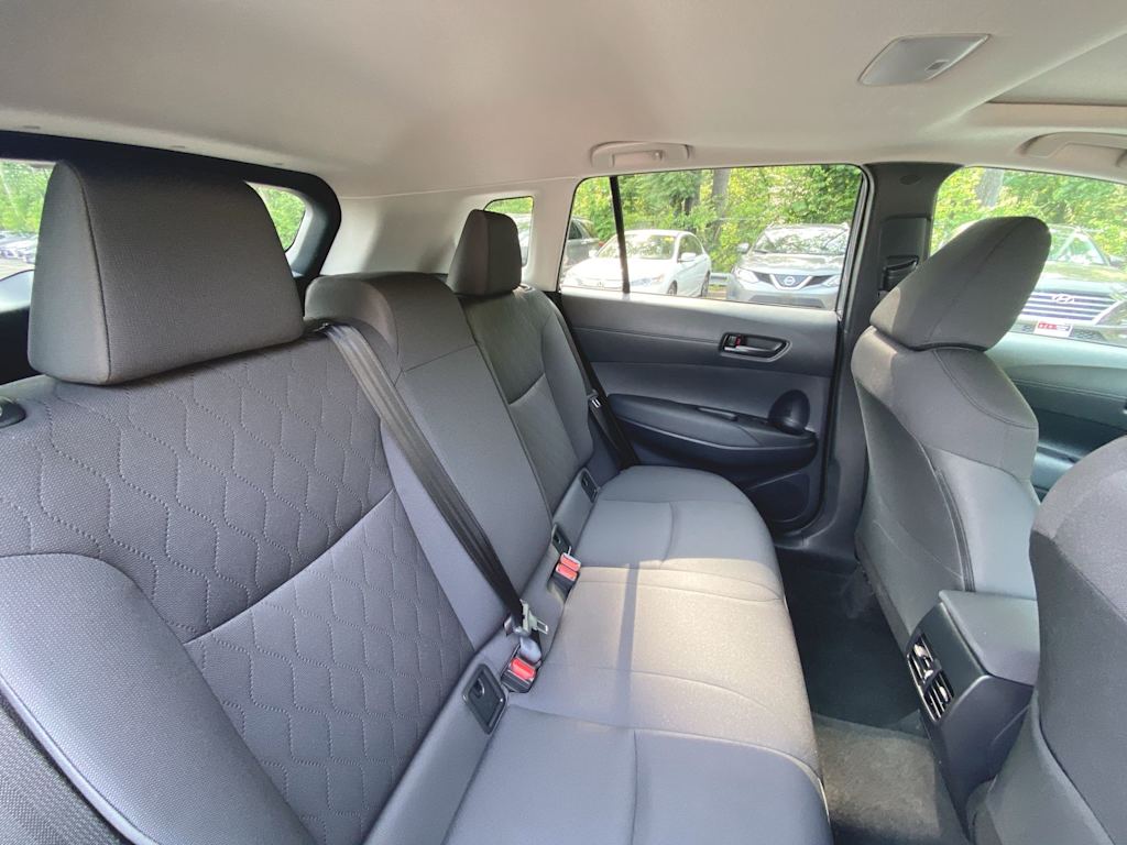 2024 Toyota Corolla Cross LE 29