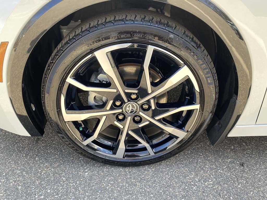 Thumbnail: 2026 Toyota Prius v - 6